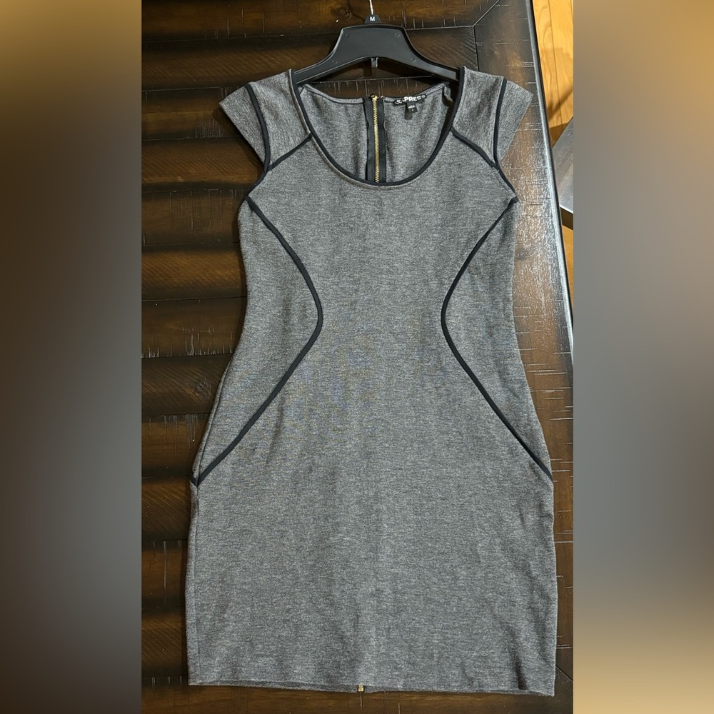 Express size 8 gray dress w black piping and gold zipper